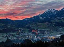 Ninis - Ferienhaus im Bregenzerwald，位于埃格的酒店