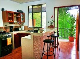 Hermoso apartamento en Quepos/ Manuel Antonio.，位于奎波斯城的酒店