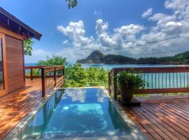 Aqua Oceanfront Hotel Resort，位于El Gigante的酒店