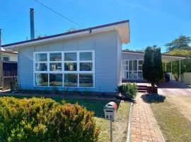 Charming Mid Century Bungalow- Entire home