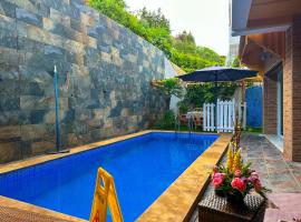Luxury duplex with private pool - Sea view and Fast wifi，位于拉乌的酒店