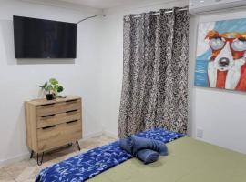 1 Bedroom Apartment in center of town.，位于乌蒂拉的公寓