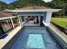 Cyrille Villa Luxury 4 Bedrooms Holiday Home，位于卡图的酒店