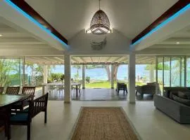 Villa Vanaki - Beautiful Beachfront Villa 4BR w AC