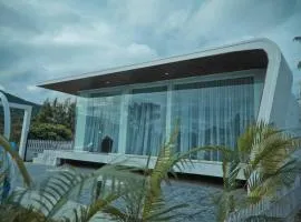 A glass haven , Nandi Hills