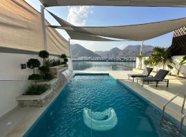 Al Dana Sea View Villa，位于富查伊拉的海滩短租房