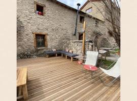 L’Eterlou Authentique partie de corps de ferme 10pers.，位于Targassonne的酒店