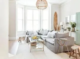 Cute Beach House - 4 mins walk