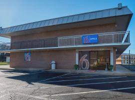 Studio 6 Suites Perry, GA，位于佩里的酒店