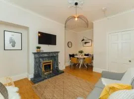 Beautifully Renovated 2 Bedroom Apartment