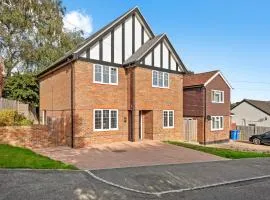 Luxury Detached New 5 Bedroom House Ascot - Parking Private Garden