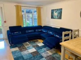 Spacious 5 Bedroom House- Harry potter world & London