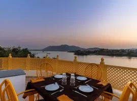 Atrangi Hotel & lakeview cafe at PICHOLA LAKE by JD