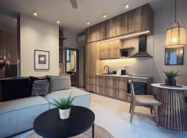 Luxurious wooden detail flat in city center，位于哈尔基斯的公寓