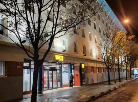 hotelF1 Paris Porte de Montreuil，位于巴涅奥莱的酒店