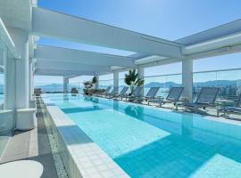 LK Design Hotel Florianópolis，位于弗洛里亚诺波利斯的带泳池的酒店