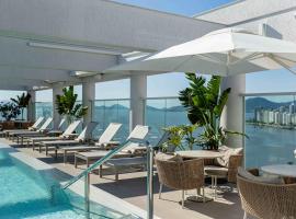 LK Design Hotel Florianópolis，位于弗洛里亚诺波利斯的带泳池的酒店