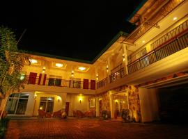 Hotel Travellers Nest Kandy，位于康提的酒店