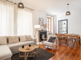 Appartement spacieux et chaleureux coeur de ville，位于尚贝里的度假短租房