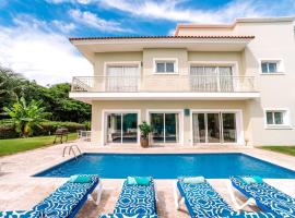 Special offer! Villa Bueno with private pool&beach，位于蓬塔卡纳的度假村