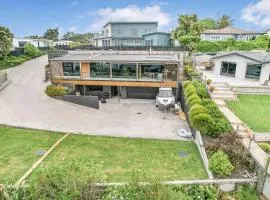 Upper Bow Retreat - Raglan Holiday Apartment