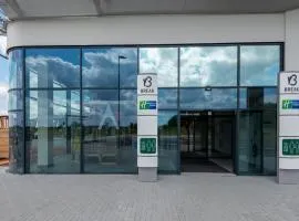 Holiday Inn Express - Hamburg South A7-AS42 by IHG