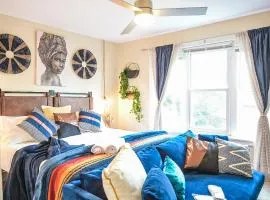 Chic 4BR Dwelling with Backyard in Philadelphia