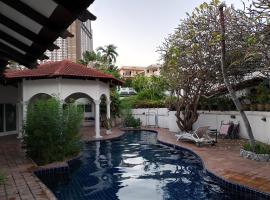 Luxury Private Pool Villa 5 min from Walking Street and Beaches，位于南芭堤雅的别墅
