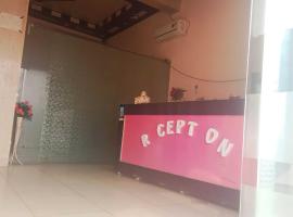 Hotel O PR Hotel，位于Jhajjar的酒店