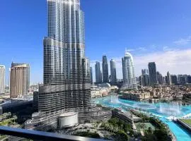 Luxury 3-bedroom apartment with a stunning view of the Burj Khalifa and the Fountain A