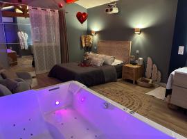 Mas Hinaiti - Suite romantique avec Spa et écran géant de cinéma，位于蒙彼利埃的带按摩浴缸的酒店