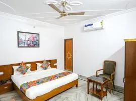 FabExpress Premium Rooms Near Yashobhoomi