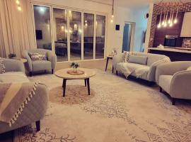 My Resort，位于Al Rahba的带泳池的酒店