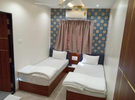 Hotel Suvarnam Residency，位于艾哈迈德讷格尔的酒店