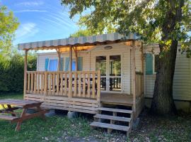 Mobil-home 3 chambres，位于Angicourt的酒店