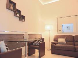 Appart ELRESIDANCIEL 2 - CITE DES PALMIERS，位于杜阿拉的带停车场的酒店