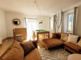 Maison Pierres Bois Feuilles