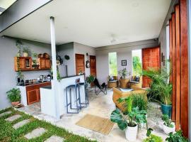 Beautiful Modern Garden Home，位于贡布的乡村别墅