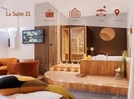 La suite du 21 - jacuzzi - sauna - centre ville，位于布雷斯地区布尔格的带按摩浴缸的酒店