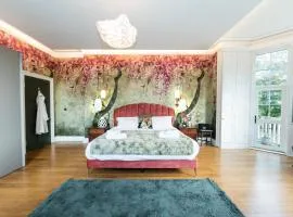 The West Wing at Hillthorpe Manor with Gardens & Private Hot Tub
