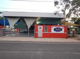 KW Caravan Park & Cabin Stay，位于Kampong Parit Tengah的酒店
