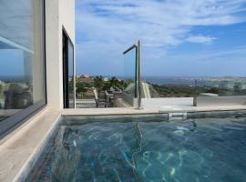Lux Sea&Country Views with Pool，位于梅利哈的酒店