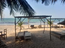 Smile Gambia Beach Bar，位于Brufut的酒店