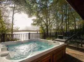Heron Lodge with Hot-tub