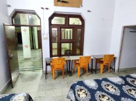 Divisha PG House Sharing Beds Only for boys，位于巴雷利的公寓