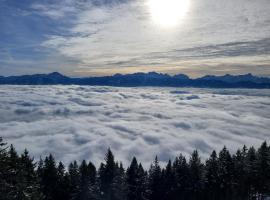 Gerlitzen, Kanzelhöhe, Über den Wolken, Haus Enzian，位于Deutschberg的酒店