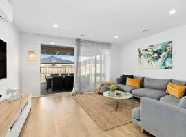 OSCAR A Tranquil Armstrong Creek Home NETFLIX