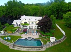 Magnificent Hudson River Estate，位于Coxsackie的酒店