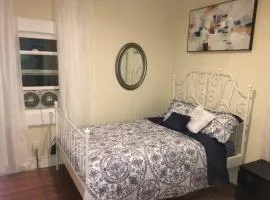 DTLA Oasis Private Bedroom with Exclusive Laundry - Steps to the Heartbeat of LA