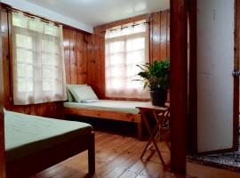 Rm. 204 Mapiya-aw Pensionne Inn，位于Antadao的酒店
